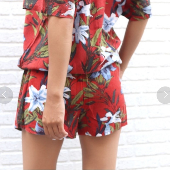 NWT RVCA Women's Real Ez Elastic Soft Short Size Small - Picture 2 of 2